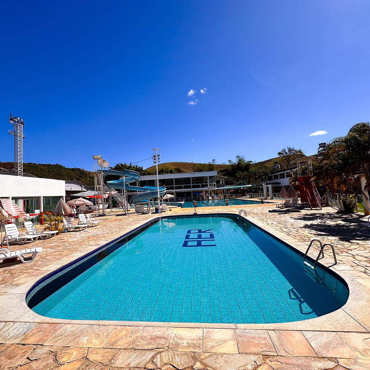 Piscina Oval